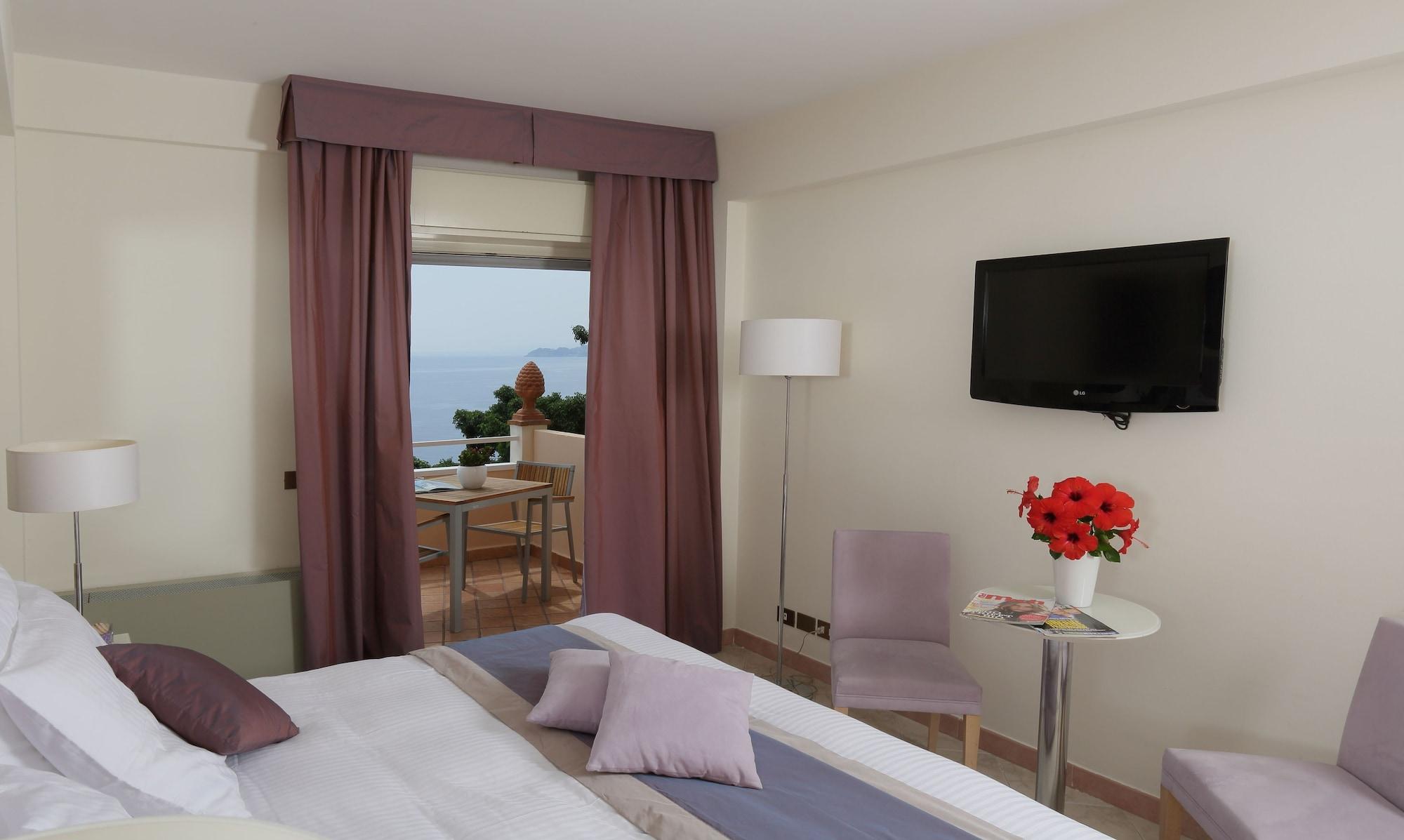 Crystal Sea Hotel Forza d'Agro Luaran gambar