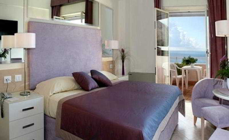 Crystal Sea Hotel Forza d'Agro Luaran gambar